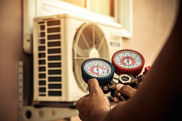 Professional Hvac technician working in Islandia, NY